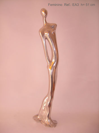 Escultura feminina em fundi&ccedil;&atilde;o de alum&iacute;nio. Altura: 51 cm. 